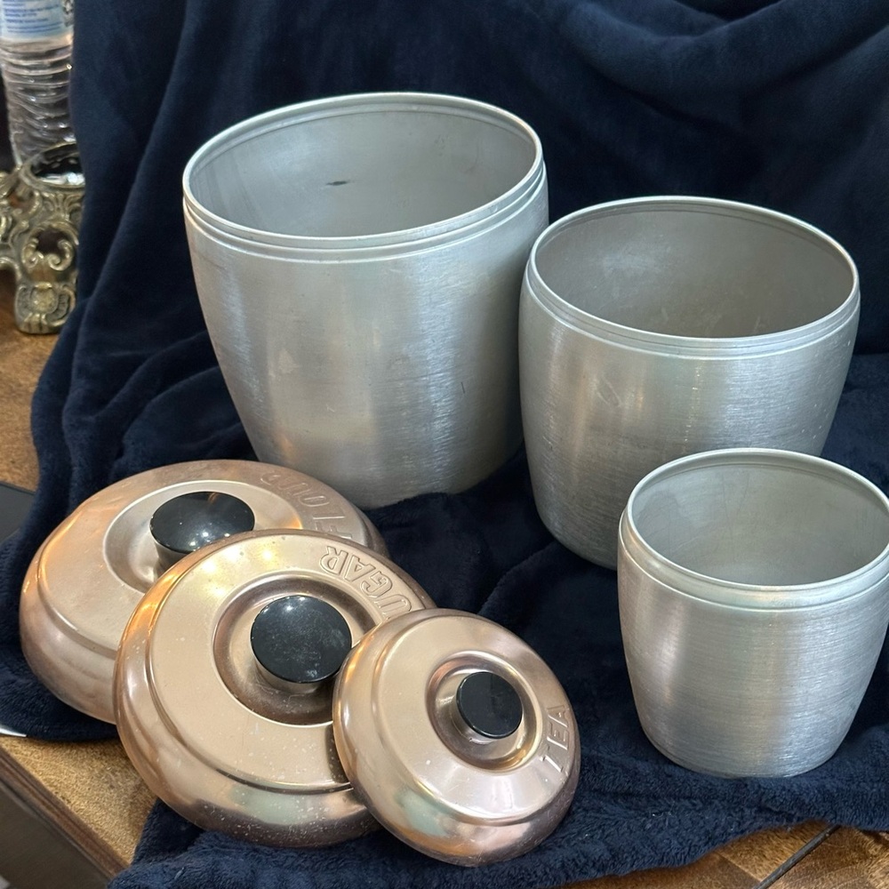 Vintage Aluminum kitchen canisters with copper-colored lids - Picture 6 of 7